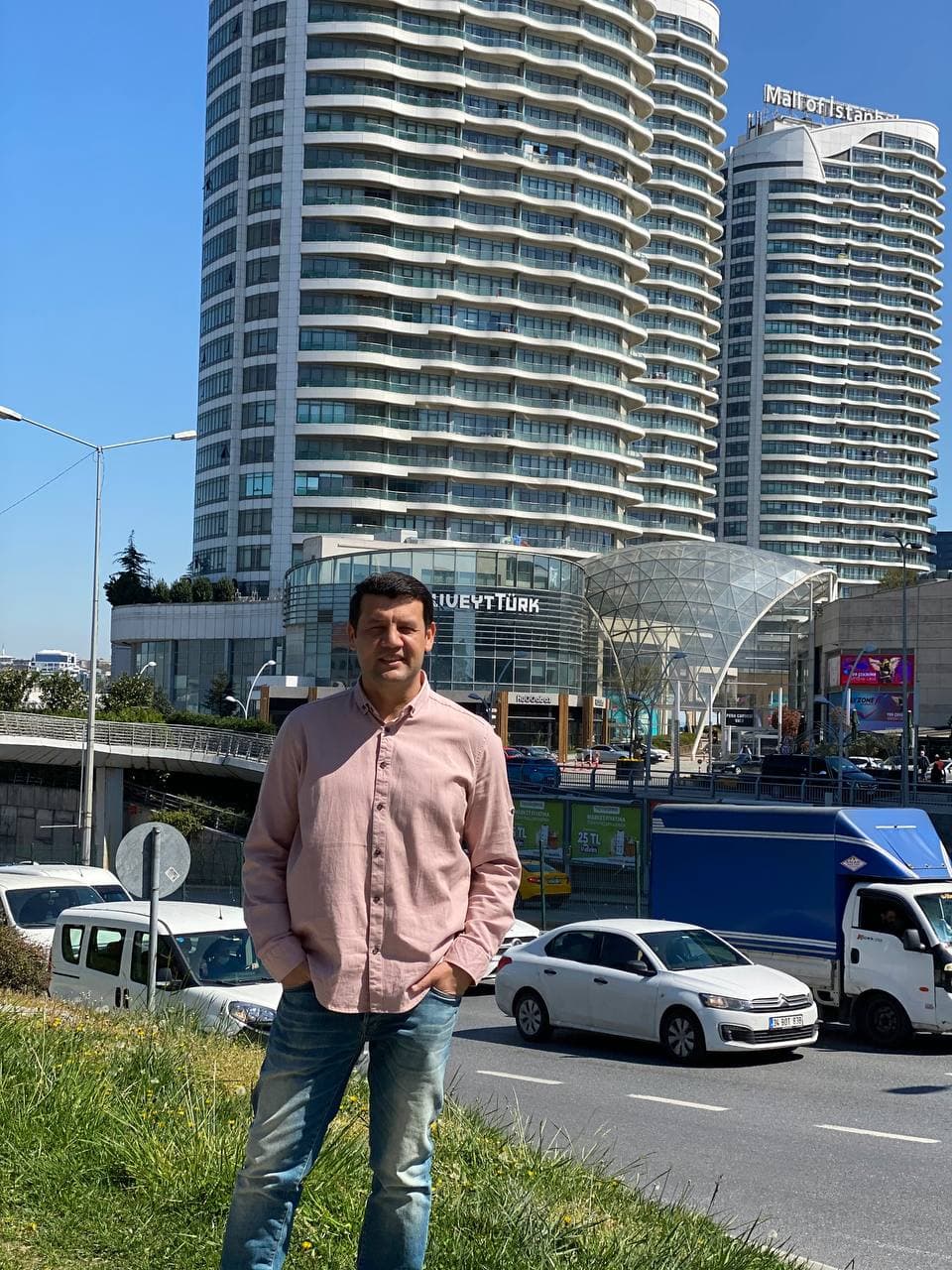 samandar Hamroqulov singer of Uzbekistan